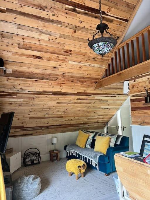 The Shed . A Cosy, Peaceful, 96% Recycled, Chalet. Swansea Ngoại thất bức ảnh