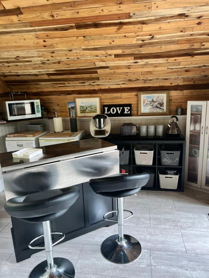 The Shed . A Cosy, Peaceful, 96% Recycled, Chalet. Swansea Ngoại thất bức ảnh